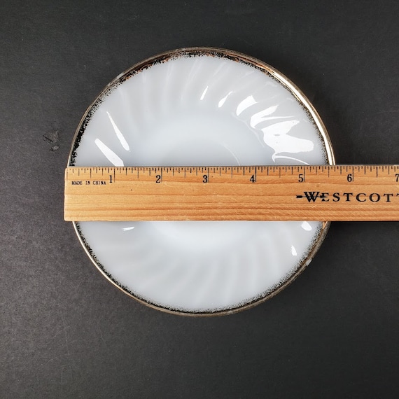 Anchor Hocking Fire King Swirl 3 Cups and 4 Saucers White Milk