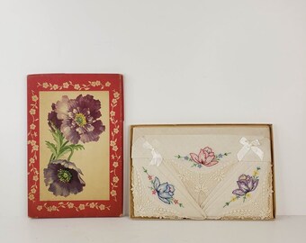Vintage Ladies Linen Floral Design Handkerchief Boxed Set Embroidery and Lace