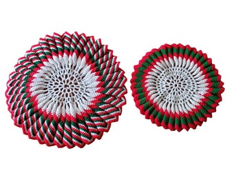 ヴィンテージ かぎ針編み クリスマス ドイリー 2 枚セット 赤と緑