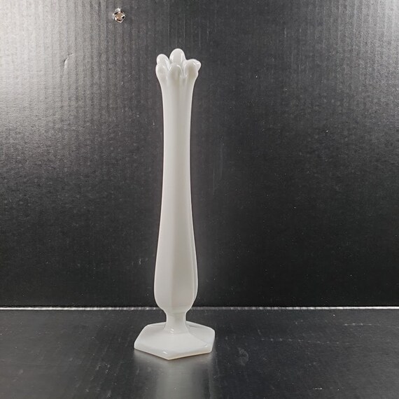 1970年代　ウェストモアランド ミルクガラス花瓶 1970年代 ウェストモアランド ミルクガラス花瓶 - メルカリ