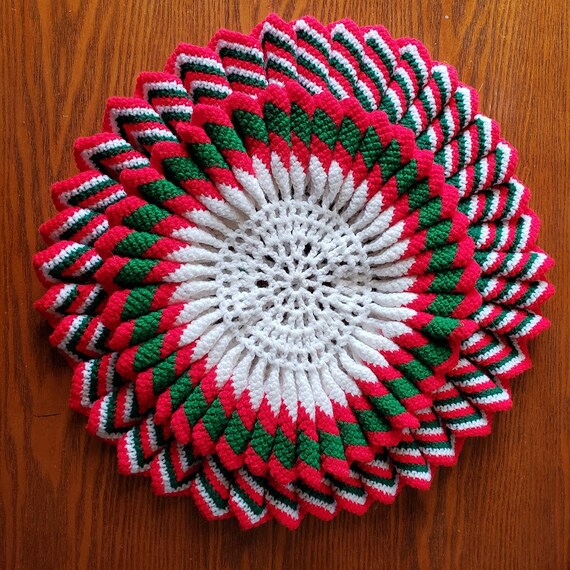 クリスマスドイリー2点 ヴィンテージ かぎ針編み クリスマス ドイリー 2 枚セット 赤と緑