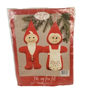 Danish Felt Craft Kit Mr and Mrs Santa Includes Red and Flesh Felt Foam Pattern