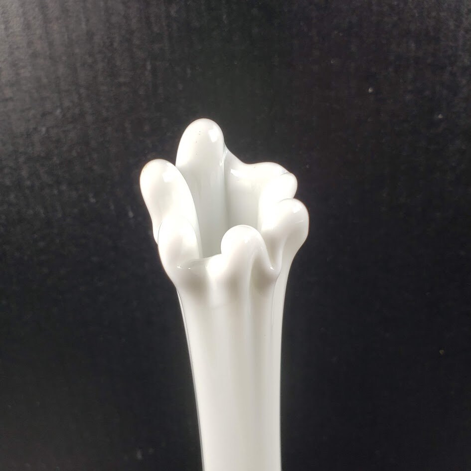 1970年代　ウェストモアランド ミルクガラス花瓶 1970年代 ウェストモアランド ミルクガラス花瓶 - メルカリ