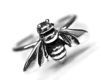 Cartilage Bee Hoop ~ Solide Sterling Silver Nickel-Free ~ Bee Body Jewelry ~ Conch Hoop ~ Helix Bumblebee Piercing ~ Rook ~ Orbital