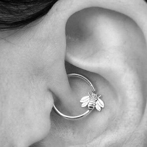 Daith clearance bee ring