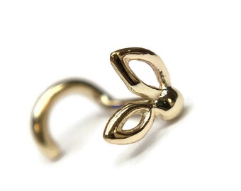 Könnte beinhalten: Ein goldfarbener Nasenring mit einem Hasenohren-Design. Der Nasenring hat einen gebogenen Stab und ein dekoratives Element mit zwei offenen, blattförmigen Designs. Der Schmuck ist vor einem weißen Hintergrund platziert.