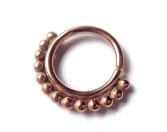 Septumring i massivt 14 karat roséguld med pärlor - Näsborstepiercing - Helix - Läpp - Torn - Tragus - Daith - Conch