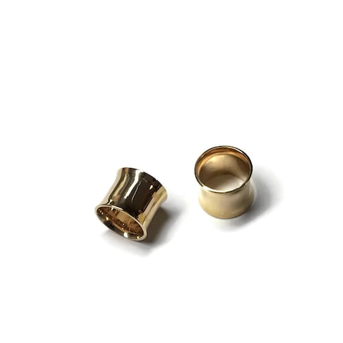 Glänsande guldfärgade enkla rörörhängen ~ Gult gulddoppat sterlingsilver ~ Sträckta lober ~ Pluggtunnelörhängen ~ Säljs som ett par