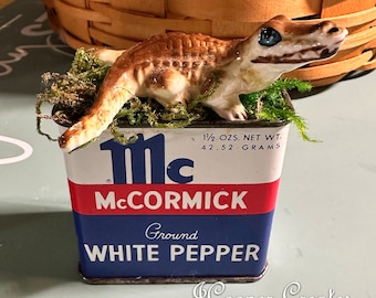 Vintage McCormick White Pepper Tin decorated like Louisiana Alligator
