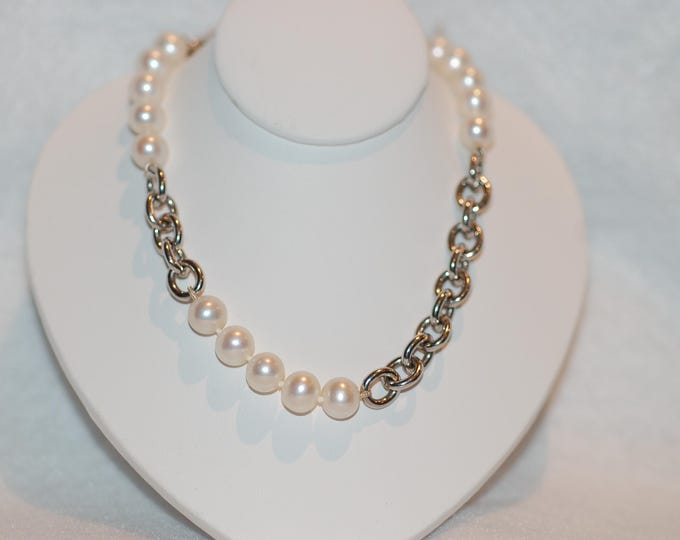 Featured listing image: Pearl and Silver Rolo Chain Statement Necklace