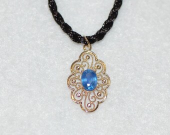 Sapphire Pendant in 14K Yellow Gold Filigree Design