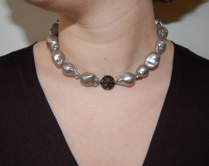 Featured listing image: Confetti Baroque Pearl Collier