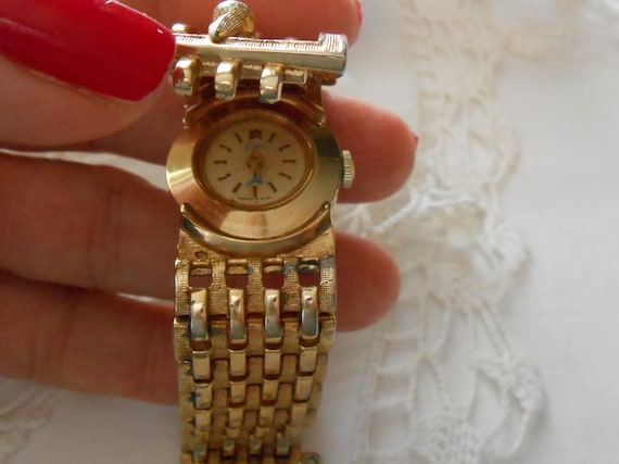 Gold CORO watch - image 10