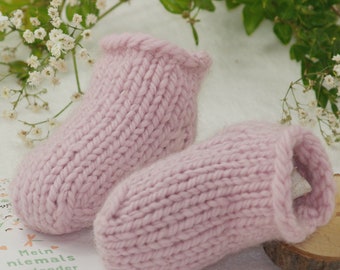 Knitting pattern - baby shoes - baby booties - newborn boots - how to knit baby booties - chunky bulky knit pattern
