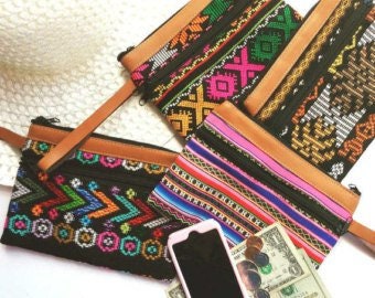 Fairtrade schoudertasje, geometrisch ontwerp geüpcycled stof en leer