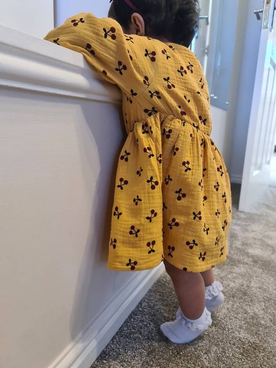 Robe bébé/fille à imprimé cerises moutarde, robe de jour, robe