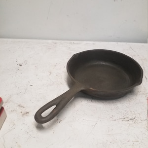 Cast iron No3 skillet or pan