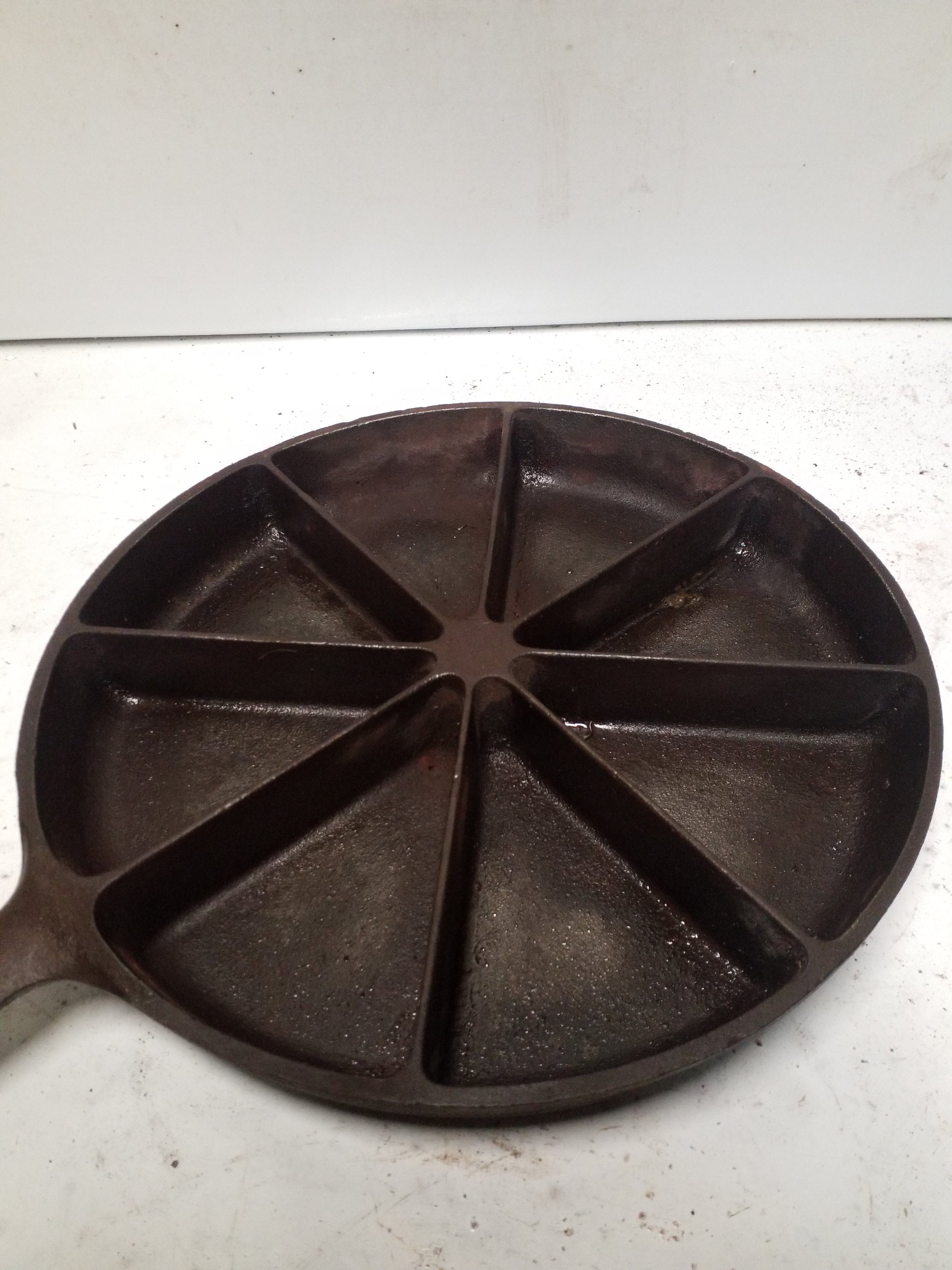 Lodge Bakeware Seasoned Cast Iron Cornstick Pan with Grips