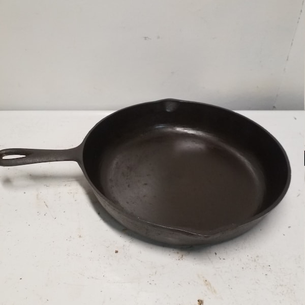 Cast iron  frying  pan