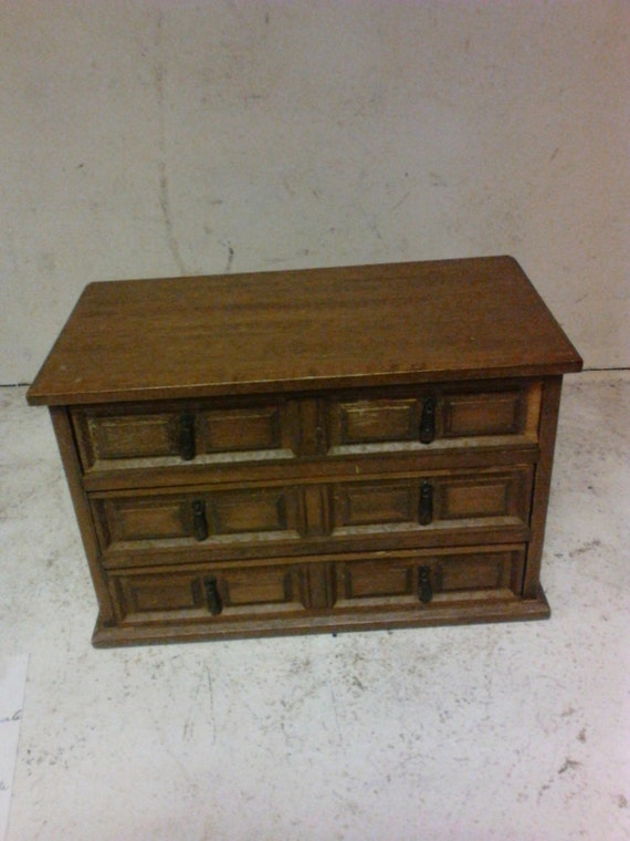 Wooden jewelry box