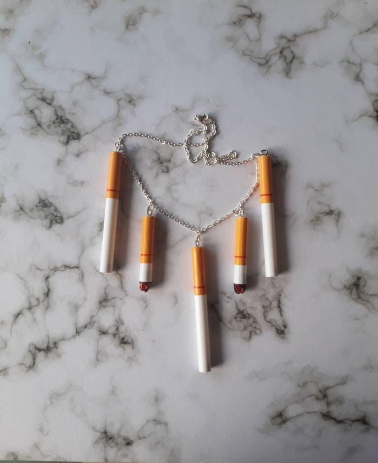 Cigarette necklace -  Italia