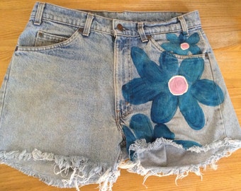 Levi - Vintage Levi Cuttoffs - Malowane szorty dżinsowe - Szorty dżinsowe w kwiaty - Szorty zamszowe rozmiar 28 - Szorty dżinsowe z przetarciami - Wykonane na zamówienie -
