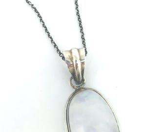 Colgante de piedra lunar - - regalo unisex - collar de plata de ley con piedra lunar engastada en bisel