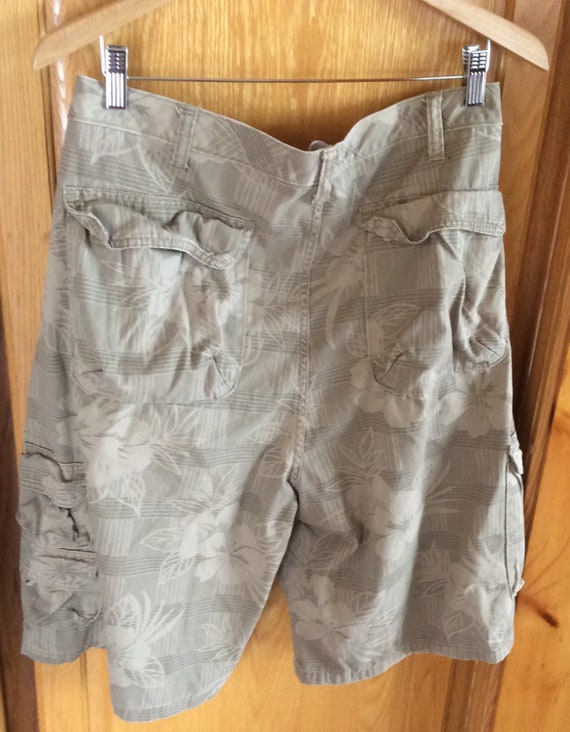 Camouflage Green Men’s Cargo Shorts size 32” and … - image 4