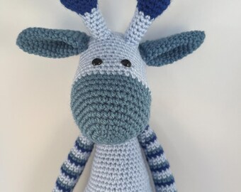 Striped Crochet Giraffe Stuffed Toy: Handmade Amigurumi with Heart Design