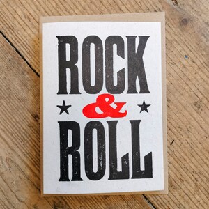Carte typographique rock and roll, musique, pour juste parce que, bonjour ou carte pour notes, ajoutez un message