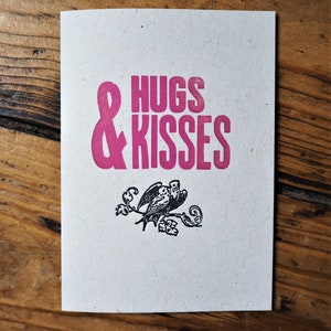 Hugs and Kisses Grußkarten im Letterpress-Design - ich denke an Dich, Mitgefühl, Liebe, Geburtstag, einfach so, Hallo oder Notizkarte, füge eine Nachricht hinzu