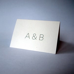 Monograma - Tarjetas de presentación de tarjetas de lugar de boda plegadas personalizadas - personalizadas. Paquete de 10. Otros diseños disponibles.