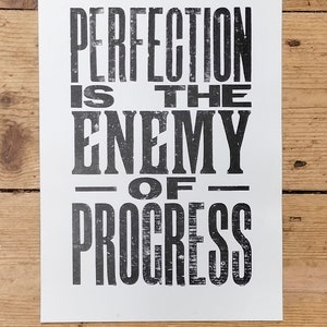 Perfektion ist der Feind des Fortschritts, ein handgedrucktes Letterpress-Poster