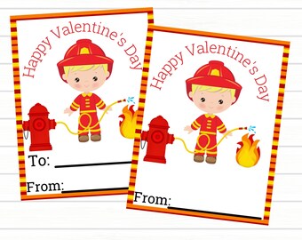 Könnte beinhalten: Zwei Valentinstagskarten mit einem Cartoon-Feuerwehrmann mit rotem Helm und Uniform. Die Karten haben einen rot-gelben Rand und enthalten den Text "Happy Valentine's Day", "To:" und "From:" auf weißem Hintergrund. Die Karten sind mit "Printable" und "Instant Download" beschriftet.
