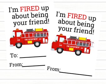 Könnte beinhalten: Ausdruckbare Valentinskarten mit einer roten Feuerwehrwagen-Grafik. Die Karten lesen "I'm FIRED up about being your friend!" und enthalten Felder für "An:" und "Von:"
