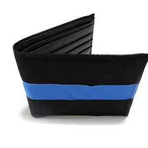 Portefeuille Thin Blue Line RFID à deux volets pour policier, cadeau policier pour lui, cadeau de remise des diplômes LEO, cadeau de retraite, cadeaux de garçons d'honneur,