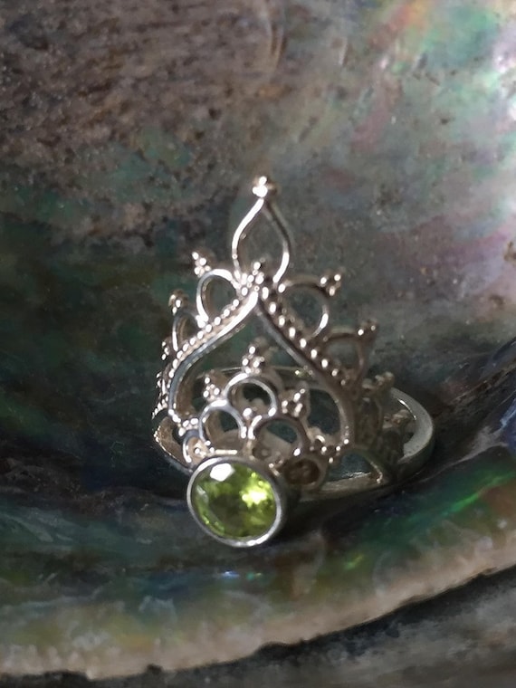 Sterling Silver Mandala Flower Ring - Peridot Sterling Silver Mandala Flower Ring - Peridot