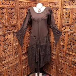 Terre marron Forest Maiden Manches longues Dentelle en lambeaux Points robe Gippys Gutsy Gingembre exclusif Witchy en lambeaux Spooky Goth taille S - XXL