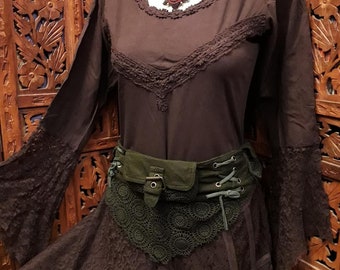Cinturón estilo corsé bohemio hippie tribal Gippys, totalmente ajustable, con ribete de encaje verde bosque, con bolsillos en la cintura, se ajusta a cinturas de 30 a 42 pulgadas, estilo gótico punk gitano.