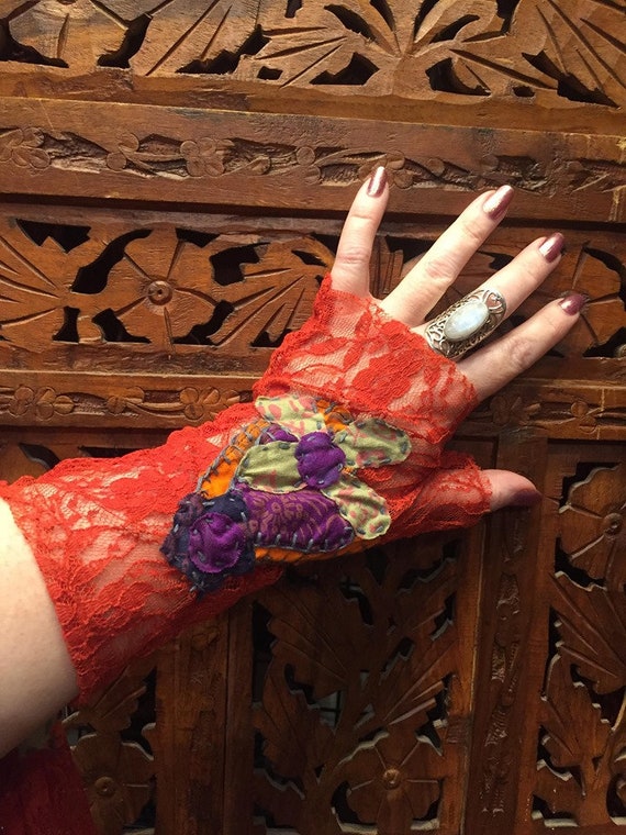 Scarlet Lace Gothic Witch Fairy Maiden Beautiful Lace Fingerless Gloves Applique Features That Pretty Accessory Arm Warmers Bohemian Etsy UK