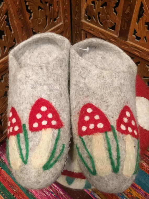 Mushroom Slippers Women . Brown Felted Slippers With Felted Mushrooms.  Gifts for Women TO ORDER - Etsy