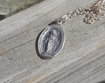 Collar de Medalla Milagrosa de Plata de Ley: Regalo Religioso de la Virgen María