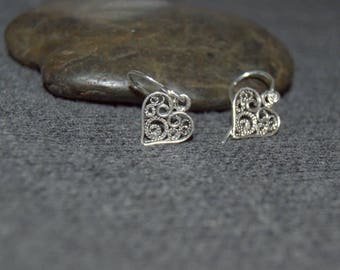 silver filigree heart earrings, tiny heart earrings, small sterling silver filigree dangles, ornate heart, dainty dangle earrings, SIJ104S