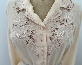 Stunning vintage 1950s hand embroidery Chinese silk blouse