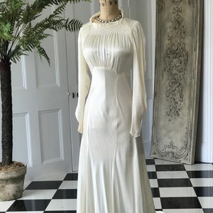 Vestido de novia vintage de la década de 1930 cortado con tren - Etsy España Vestido de novia vintage de la década de 1930 cortado con tren - Etsy España
