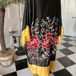 vintage 1930 40s satin kimono with floral embroidery