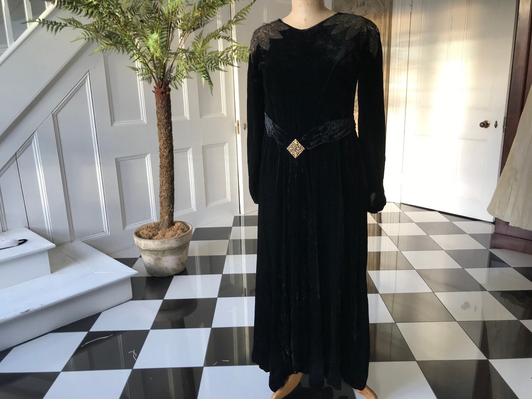 1930s 1940s Old Hollywood Black Silk Velvet Dress With Sequin Shoulders ...
