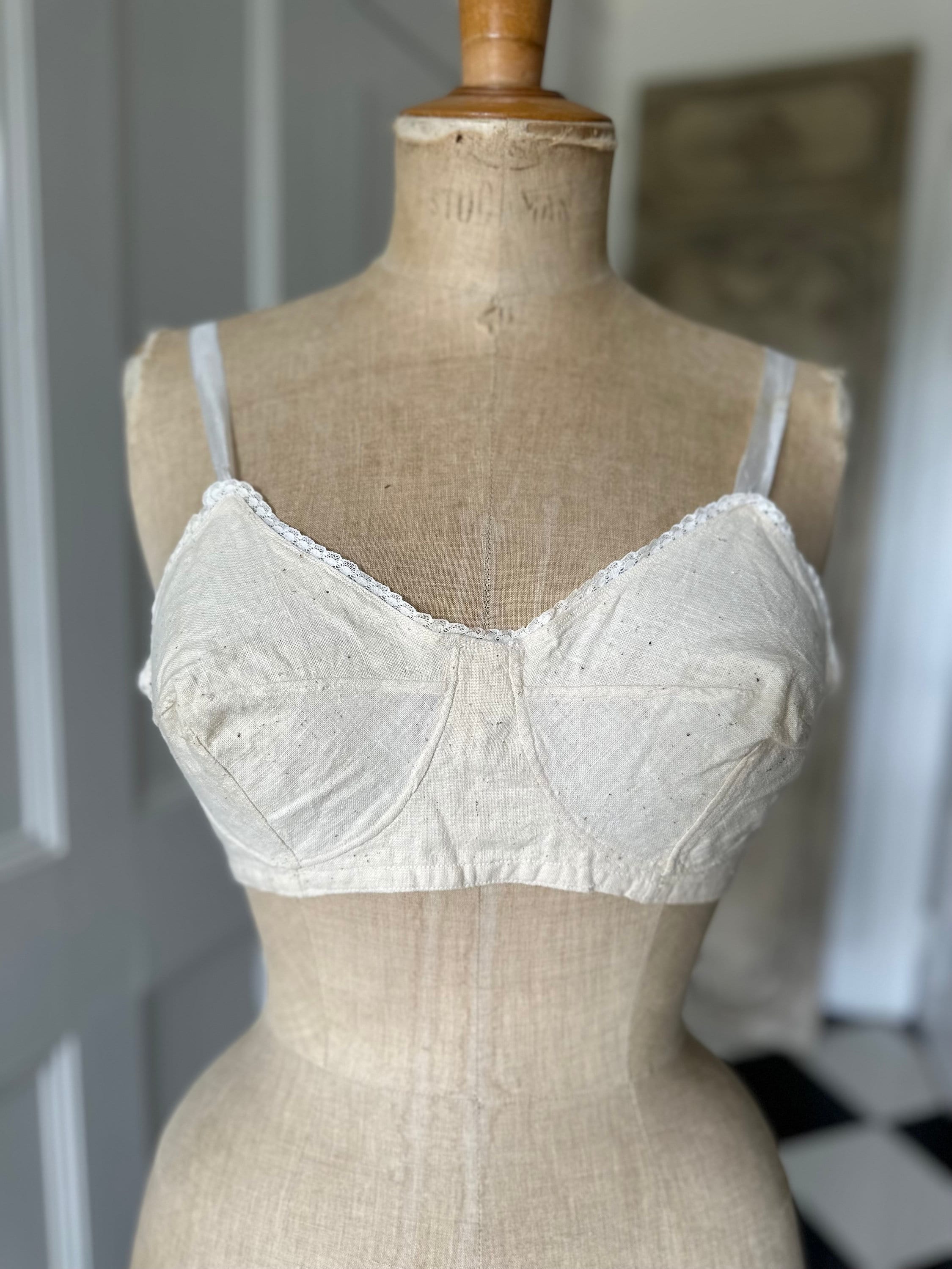 Vintage Lingerie 1940s French Import NETTY Peach Ribbed Rayon Cotton  Unlined Bra, Decorative Front Panel, Ribbon Straps, 30/32A, PRISTINE 