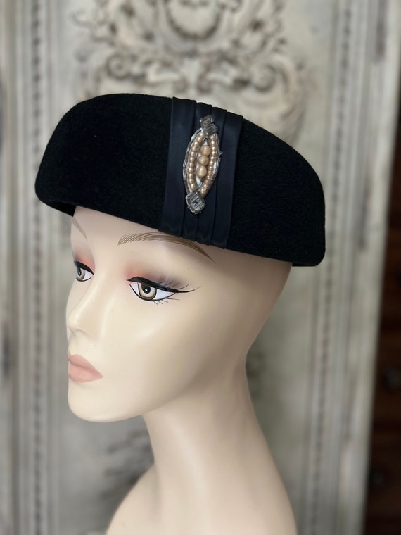1950s Pillbox black wool felt hat with pearl embe… - image 1