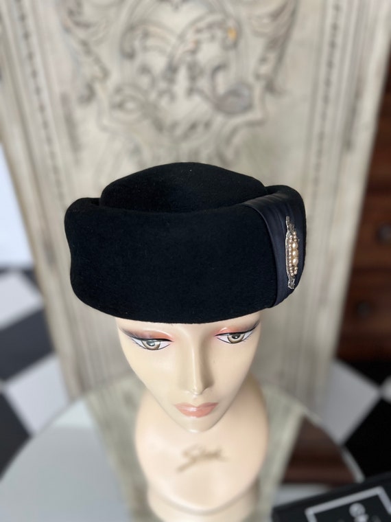 1950s Pillbox black wool felt hat with pearl embe… - image 4